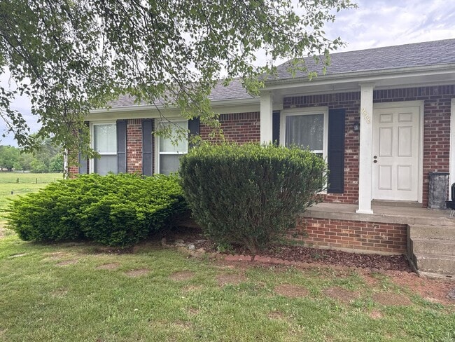 Building Photo - Spacious 3 Bed / 2 Bath Duplex in Lebanon – Comfortable Living with Convenient Location