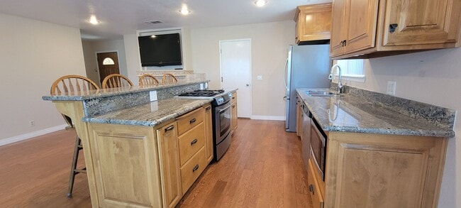 Building Photo - Charming 3 Bedroom, 2 Bath Home with Mountain Views