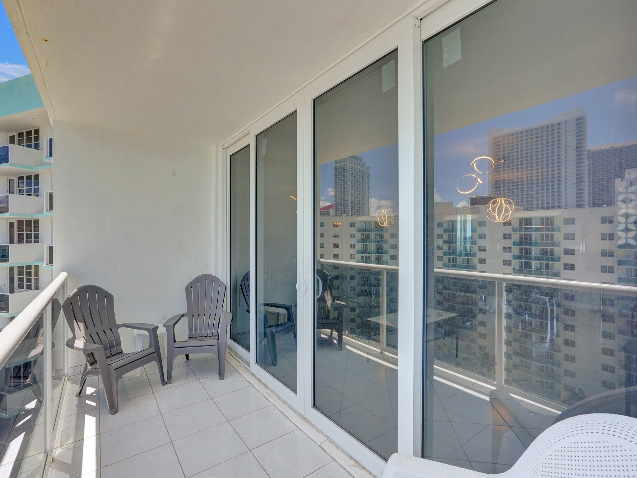 Building Photo - 3725 S Ocean Dr