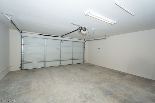 Building Photo - 2021 S Dandelion St