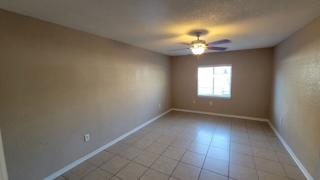 Building Photo - First Floor 1 Bedroom, 1 Bathroom Condo in...