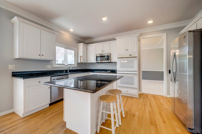 Building Photo - 3744 Highknob Cir