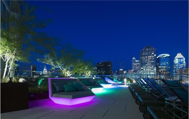 Primary Photo - 617 W 7th St