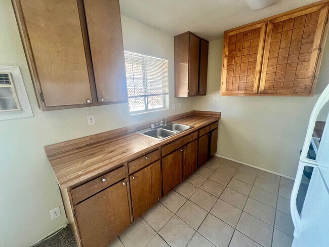 Building Photo - 2 Bedroom 1 Bath - Chocolate Drop Area