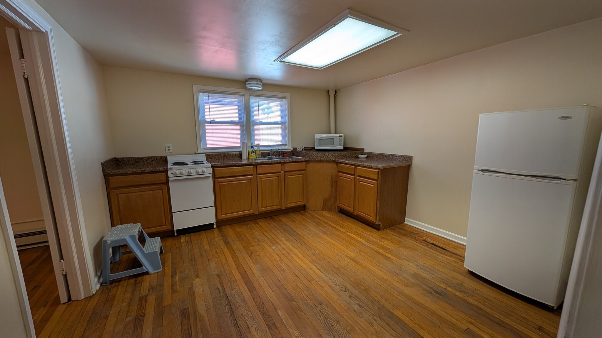 Spacious kithen. - 20 W Main St