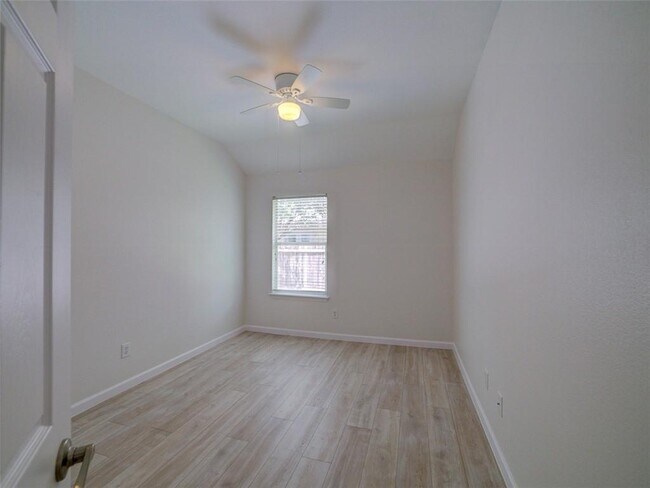 Building Photo - 1016 Zeus Cir