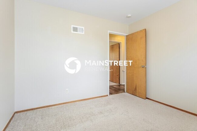 Building Photo - 3 Bedroom Pet-Friendly Home in Arnold, MO with Main Street Renewal