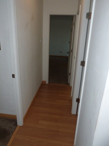 Hall Way to Master - 745 S Alton Way