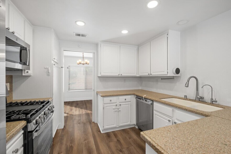 Building Photo - 25702 Seaside Dr