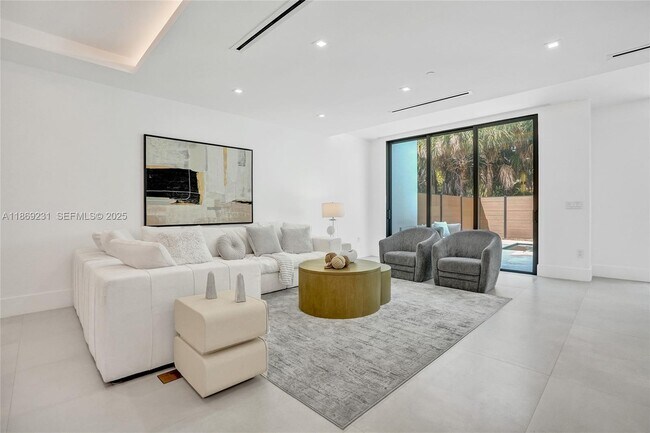 Building Photo - 1825 NE 26th Ave