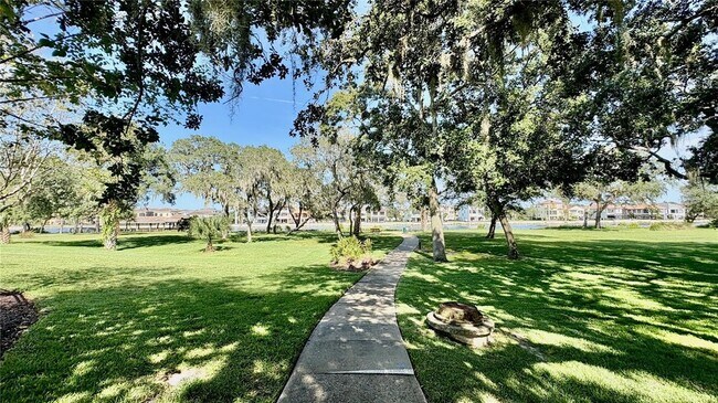 Building Photo - 115 Riverview Bend S