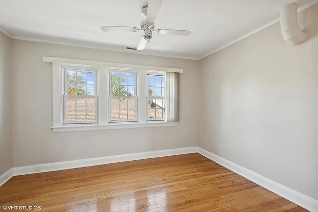 Building Photo - 2443 N Oak Park Ave