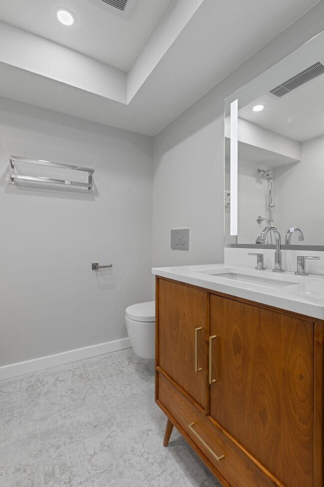 Building Photo - Large Freshly Remodeled and AIR CONDITIONE...