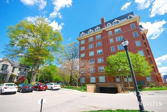 Building Photo - 710 Independence Pl