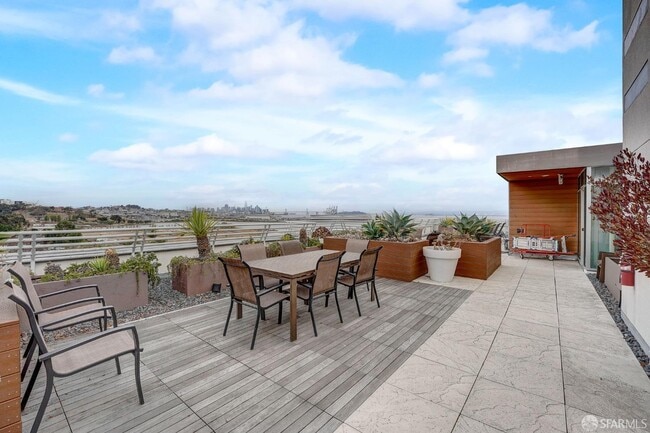 Building Photo - 451 Donahue St