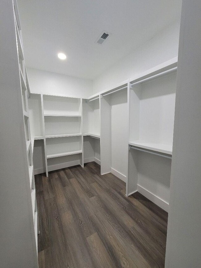 Building Photo - 516 June Bug Ct