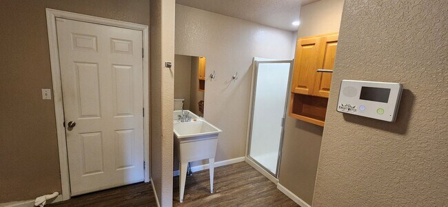 Building Photo - ALL PROSPECTIVE TENANTS MUST SUBMIT A $58 ...