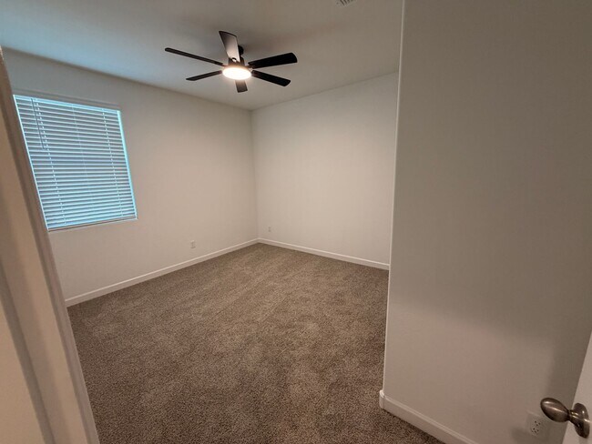 Building Photo - 1481 N Fenway Dr
