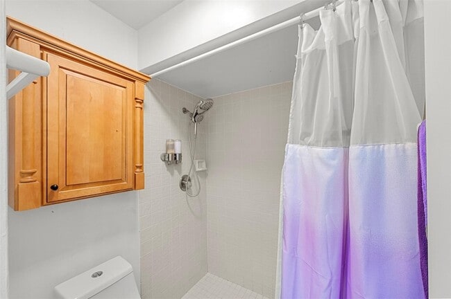 Building Photo - 6809 SE Yorktown Dr