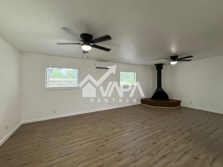 Building Photo - 230 Craigmont Ln