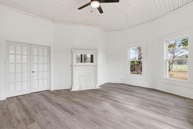 Building Photo - 409 Meadow Rd