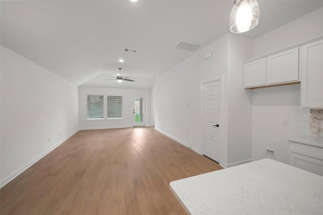 Building Photo - 32506 Lantana Flds Rd