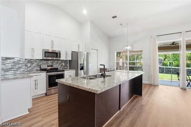 Building Photo - 670 Lambton Ln