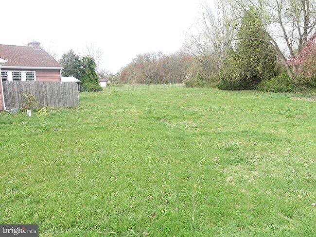 Building Photo - 102 Red Lion Rd