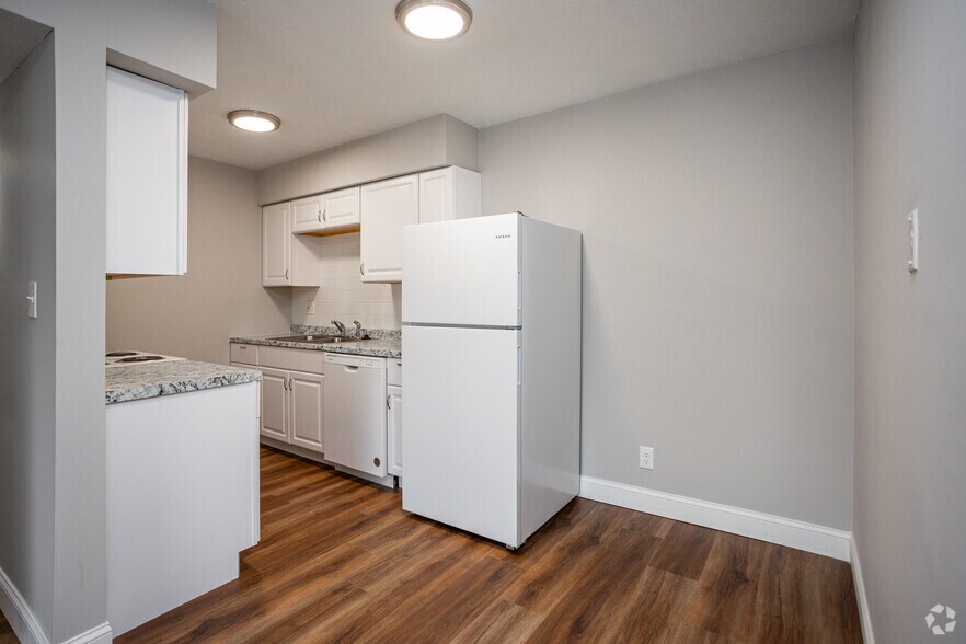 1BR, 1BA - 750SF - Dining Room - Creek Ridge Apartments