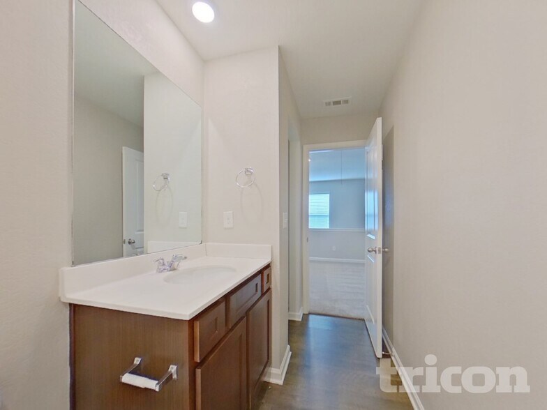 Building Photo - 3542 Falconwood Dr