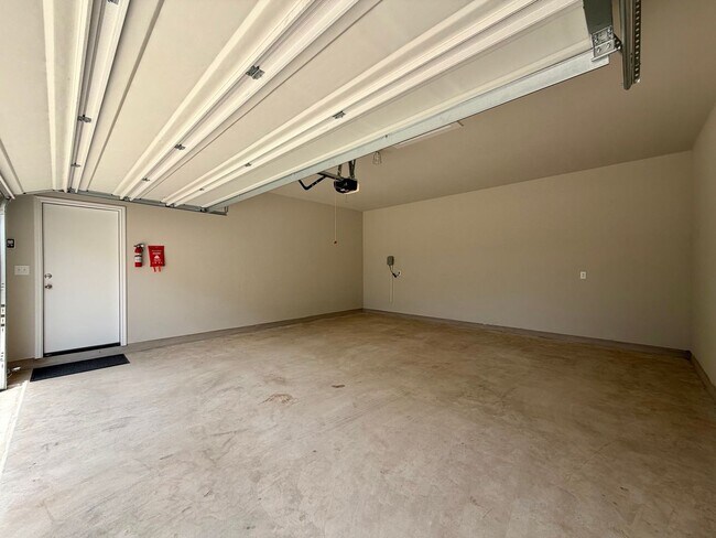 Building Photo - 207 Cherry Blossom Ln