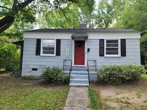 Building Photo - 2833 Wesley Dr