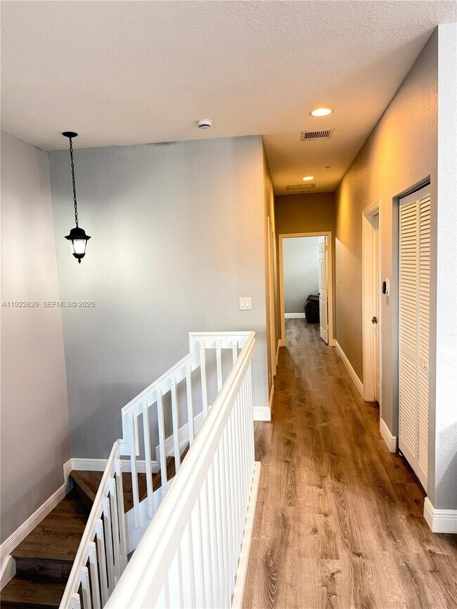 Building Photo - 1505 SW 147th Ave