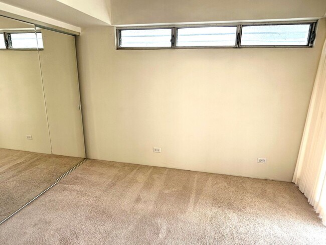 Building Photo - Waikiki! Marina Towers-Large, 2 Bdrm., 1.5 bath, cov'd pkg./washer/dryer in apt.
