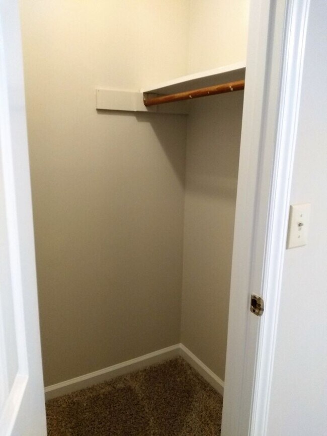 Building Photo - UPDATED & SPACIOUS 3 Bedroom 2 Bathroom home close to SHOPPING & FT BRAGG!!