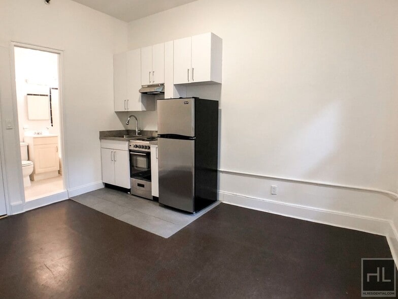 Building Photo - SECOND AVENUE