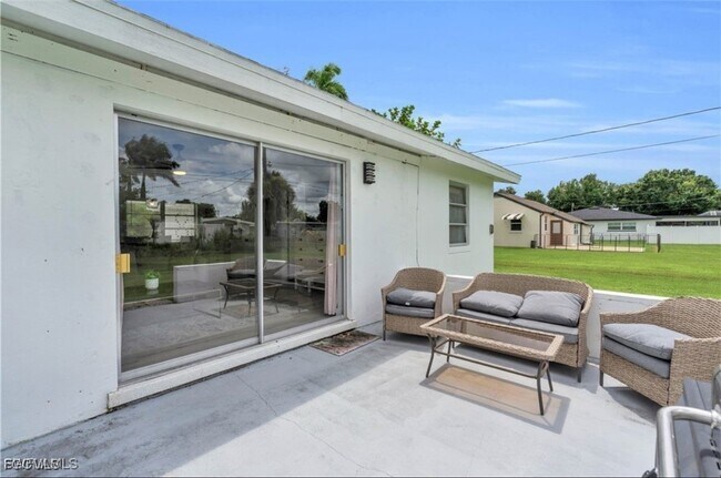 Building Photo - 1661 Coronado Rd