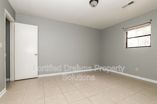 Building Photo - 1502 Oakshire Ct