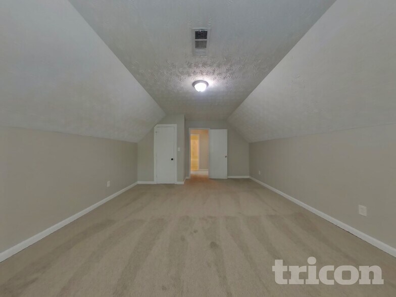 Building Photo - 55 6th Ave