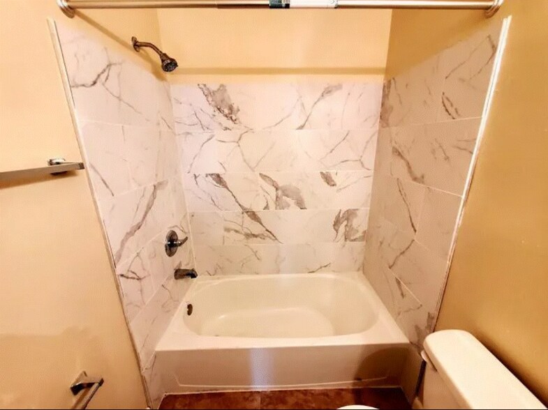 Building Photo - 1708 Carlisle Ave