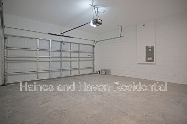 Building Photo - 1315 Normandy Dr