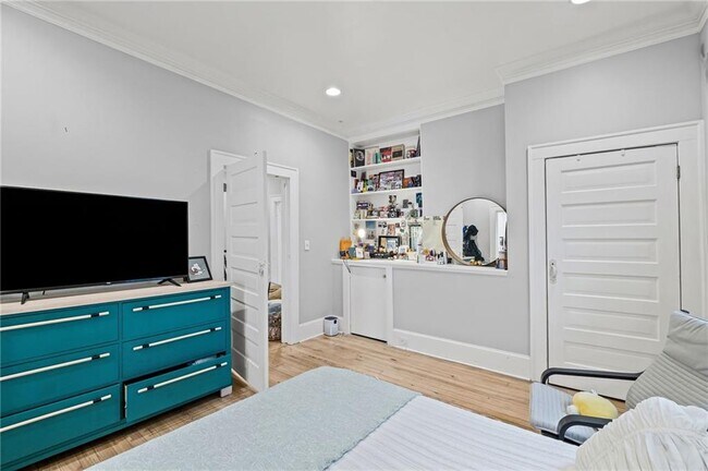 Building Photo - 805 Antone St NW