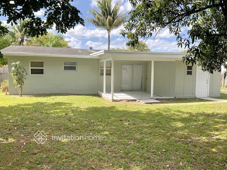 Building Photo - 640 SW 51st Ave