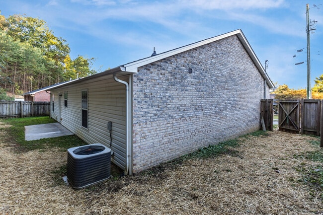 Building Photo - 1882 Explorer Ln