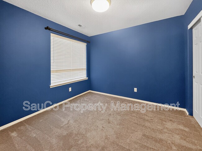 Building Photo - 948 SE Elina Ave