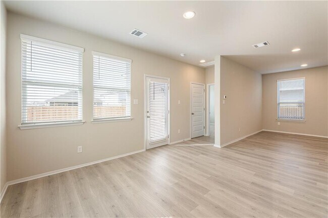 Building Photo - 220 Trailside Ln