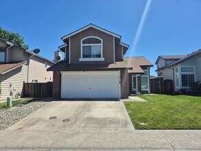 Building Photo - Adorable 3 bedroom 2.5 bath home