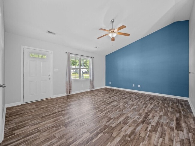 Building Photo - Welcome to Woodbury Farm!