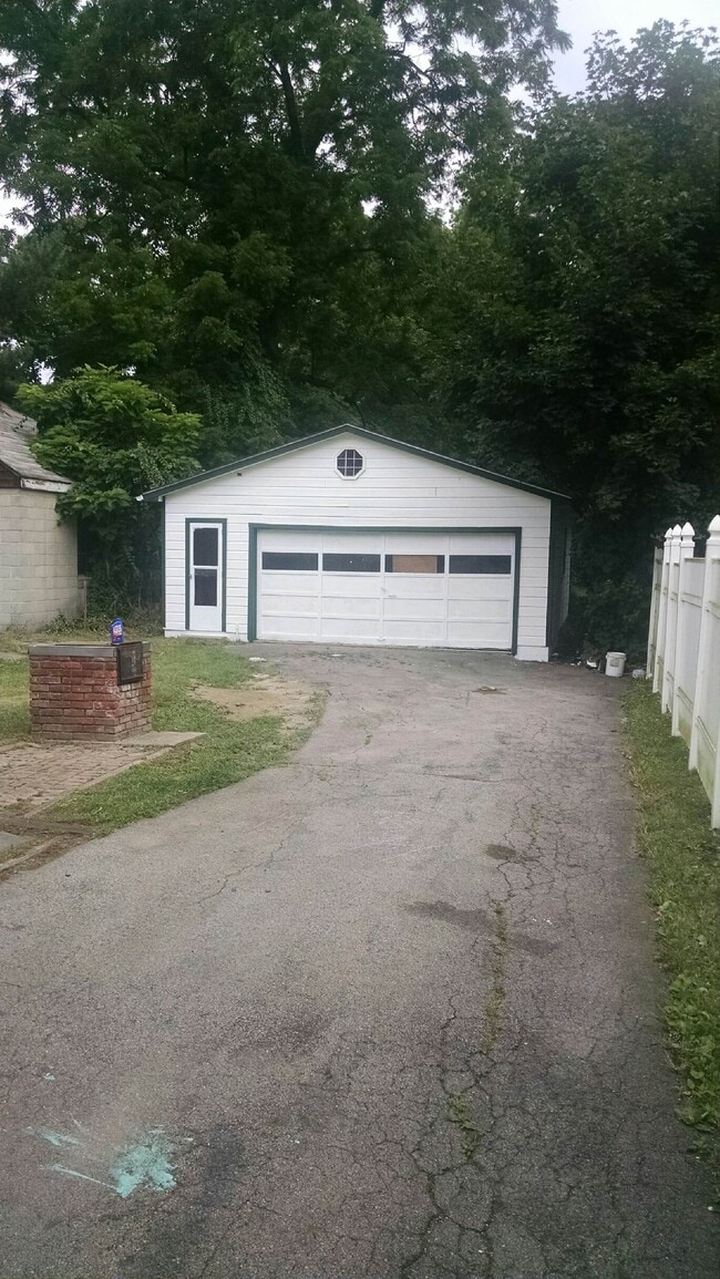 Building Photo - 11 Fairview Ave