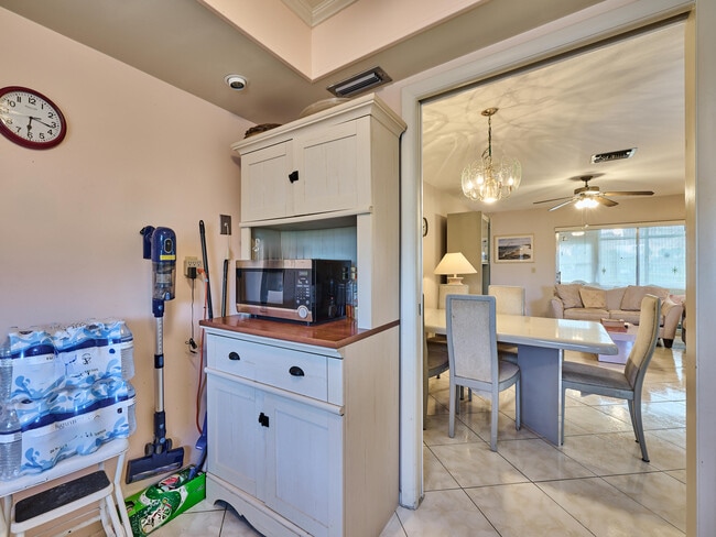 Building Photo - 2804 Crosley Dr E